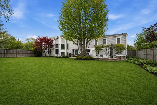 480 Standish Drive, Deerfield, IL 60015