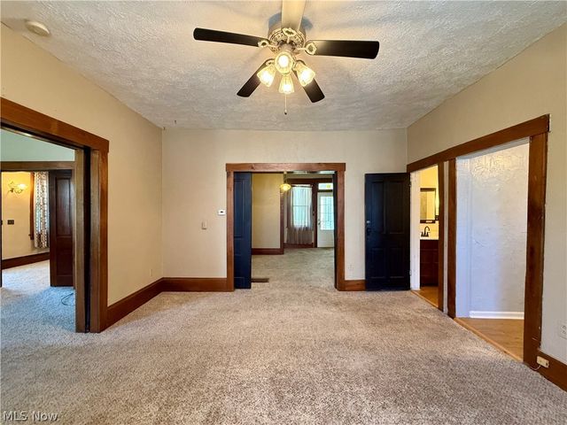 39 Duquesne Street, Columbiana, OH 44408