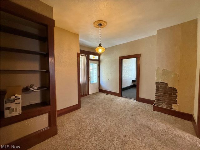 39 Duquesne Street, Columbiana, OH 44408