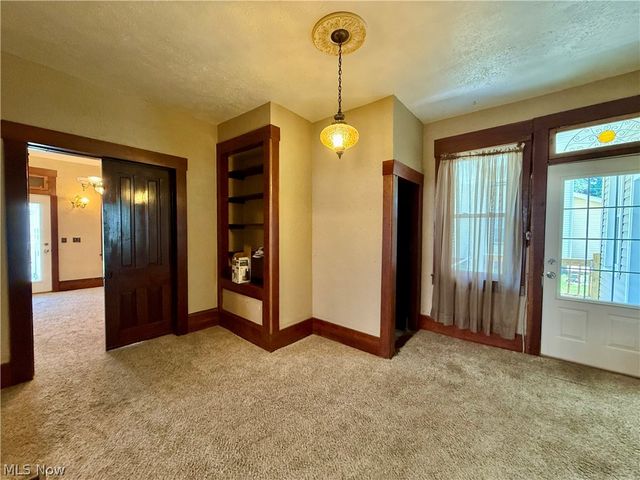 39 Duquesne Street, Columbiana, OH 44408