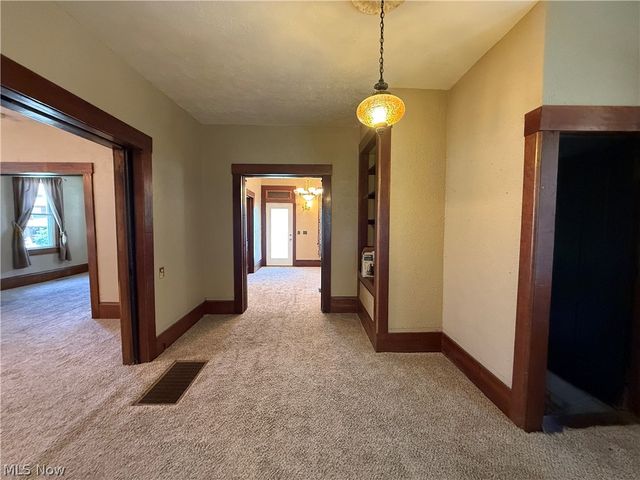 39 Duquesne Street, Columbiana, OH 44408