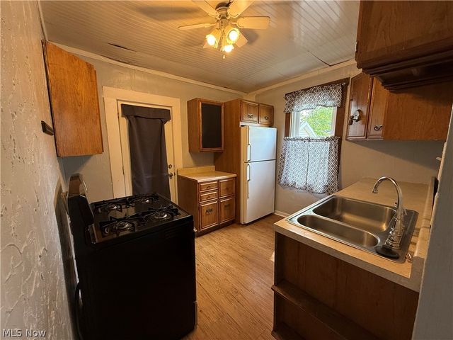 39 Duquesne Street, Columbiana, OH 44408