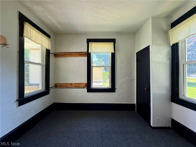 39 Duquesne Street, Columbiana, OH 44408