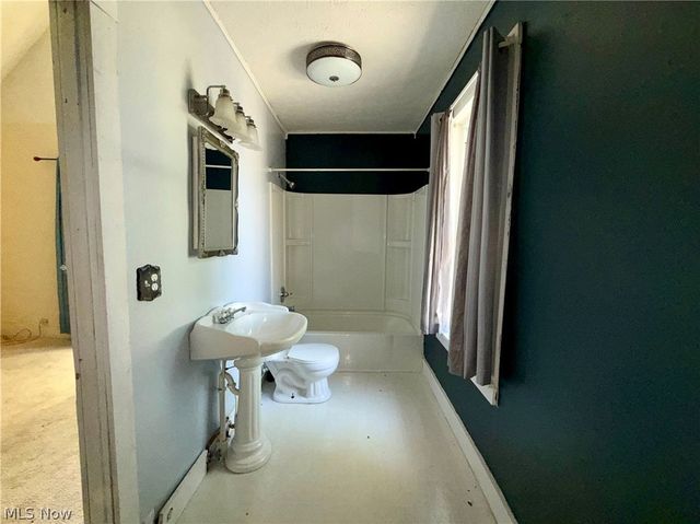 39 Duquesne Street, Columbiana, OH 44408