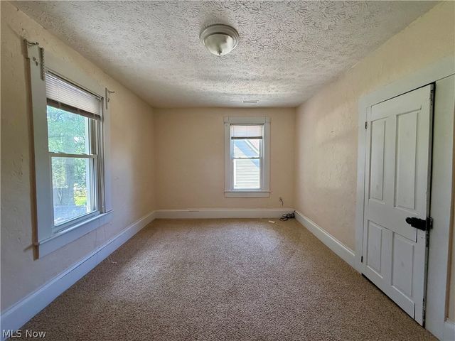 39 Duquesne Street, Columbiana, OH 44408