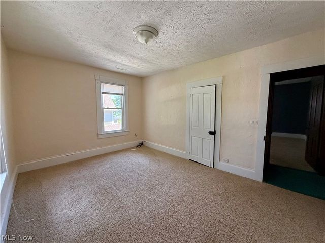 39 Duquesne Street, Columbiana, OH 44408
