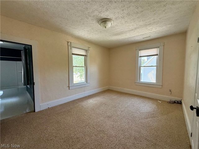 39 Duquesne Street, Columbiana, OH 44408