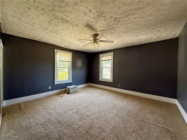 39 Duquesne Street, Columbiana, OH 44408