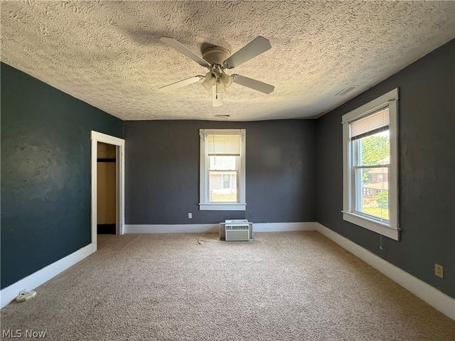 39 Duquesne Street, Columbiana, OH 44408