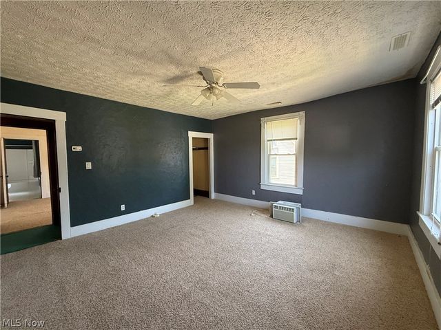 39 Duquesne Street, Columbiana, OH 44408