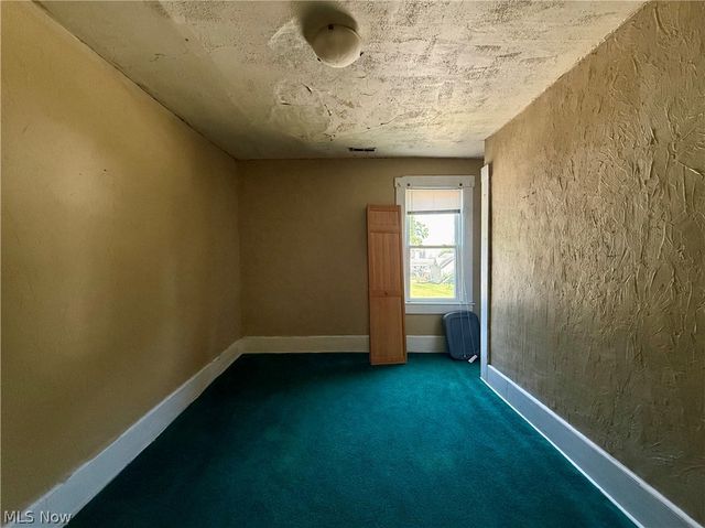 39 Duquesne Street, Columbiana, OH 44408
