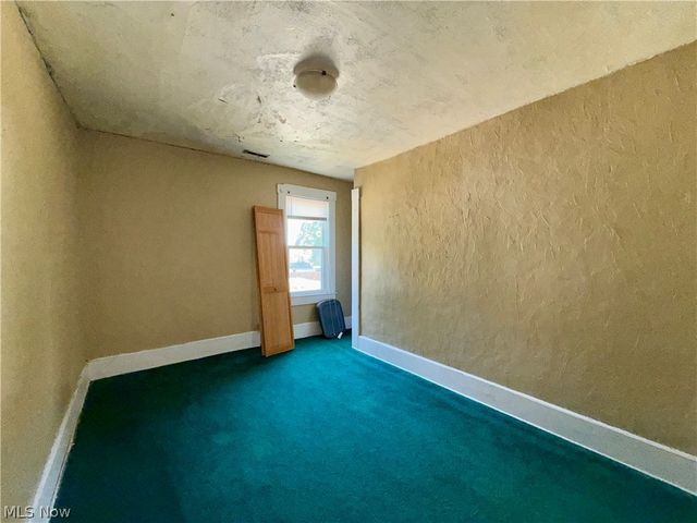 39 Duquesne Street, Columbiana, OH 44408