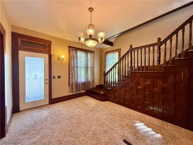 39 Duquesne Street, Columbiana, OH 44408