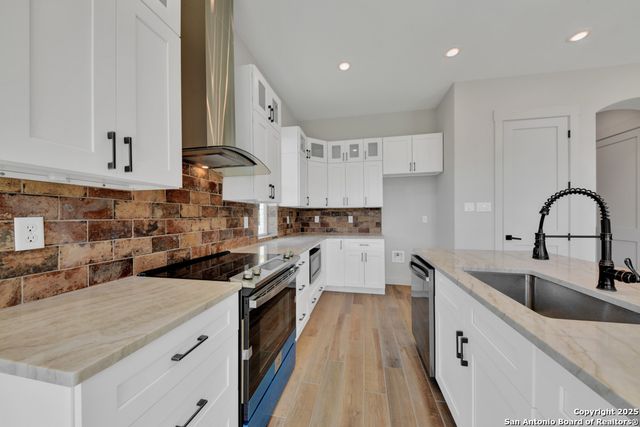 105 River Bluff, Castroville, TX 78009