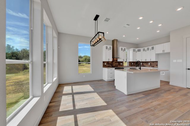 105 River Bluff, Castroville, TX 78009