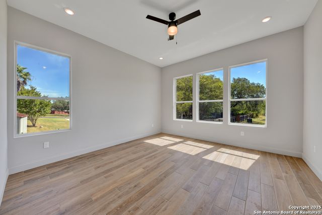 105 River Bluff, Castroville, TX 78009