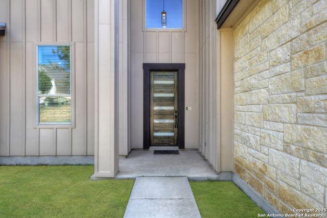 105 River Bluff, Castroville, TX 78009