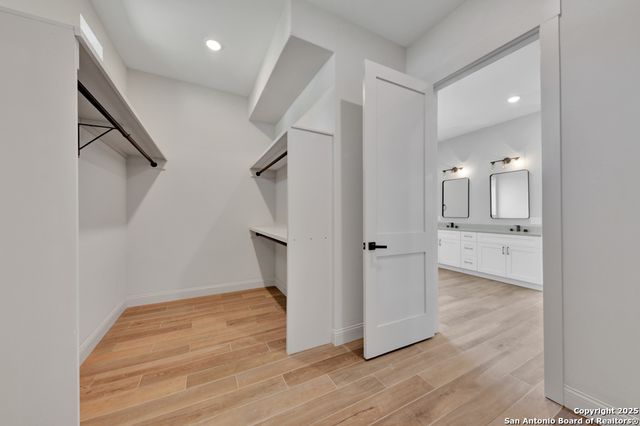 105 River Bluff, Castroville, TX 78009