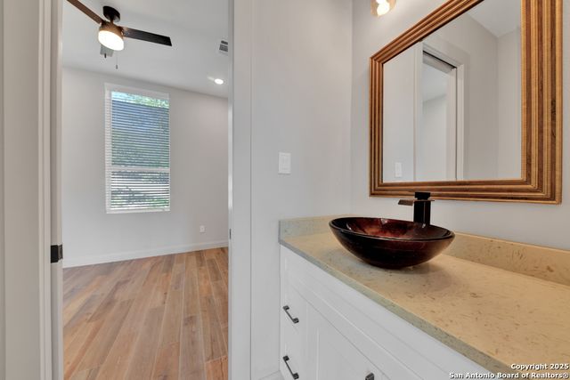105 River Bluff, Castroville, TX 78009