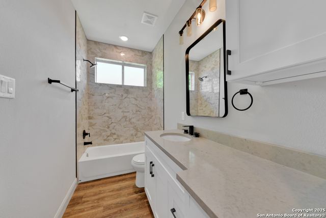 105 River Bluff, Castroville, TX 78009