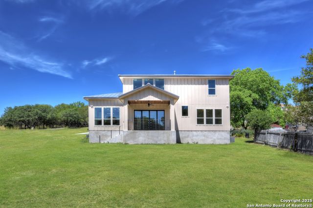 105 River Bluff, Castroville, TX 78009