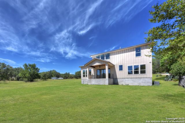 105 River Bluff, Castroville, TX 78009