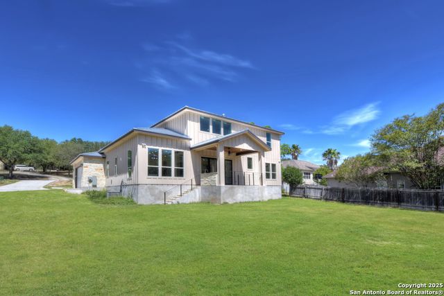 105 River Bluff, Castroville, TX 78009