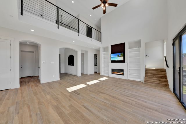105 River Bluff, Castroville, TX 78009