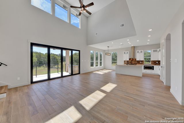 105 River Bluff, Castroville, TX 78009
