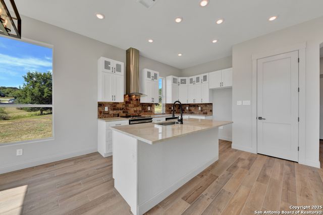 105 River Bluff, Castroville, TX 78009