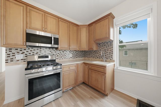 9232 S Essex Avenue, Chicago, IL 60617