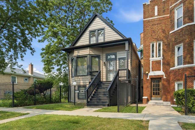 9232 S Essex Avenue, Chicago, IL 60617