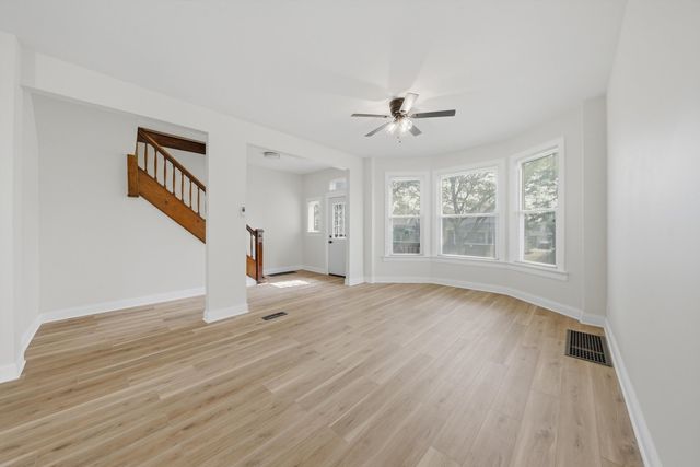 9232 S Essex Avenue, Chicago, IL 60617