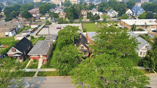 9232 S Essex Avenue, Chicago, IL 60617