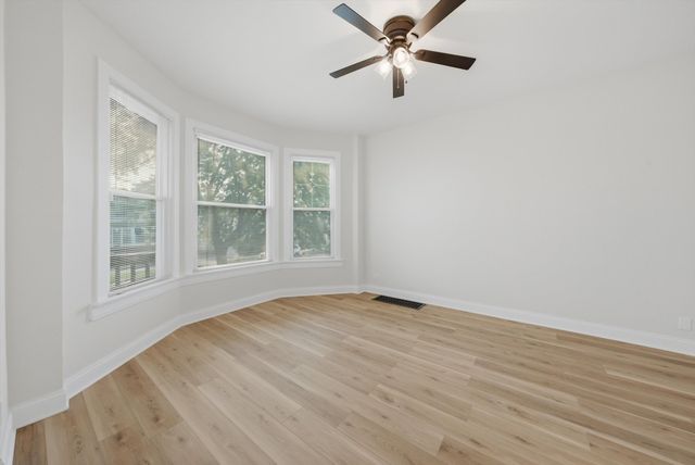 9232 S Essex Avenue, Chicago, IL 60617