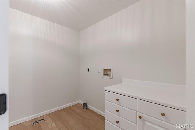 4419 Kerth Manor Drive, St Louis, MO 63128