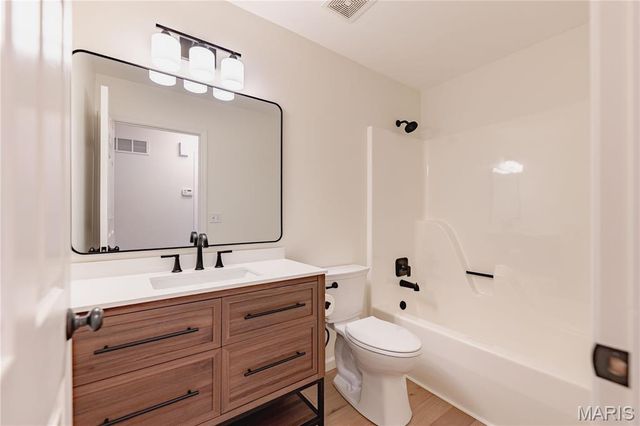 4419 Kerth Manor Drive, St Louis, MO 63128