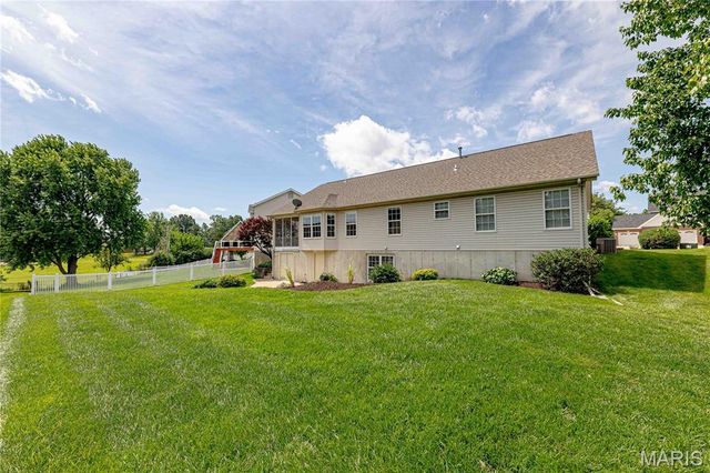 4419 Kerth Manor Drive, St Louis, MO 63128