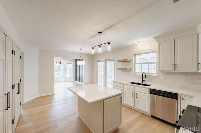4419 Kerth Manor Drive, St Louis, MO 63128
