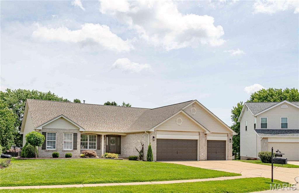 4419 Kerth Manor Drive, St Louis, MO 63128