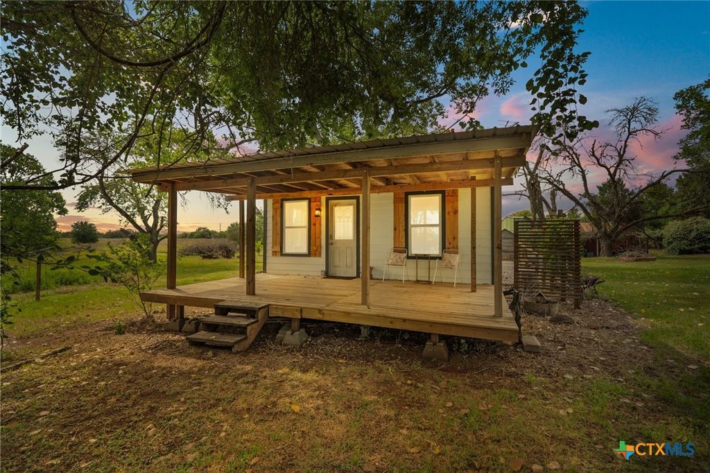 10843 US Highway 90, Harwood, TX 78632