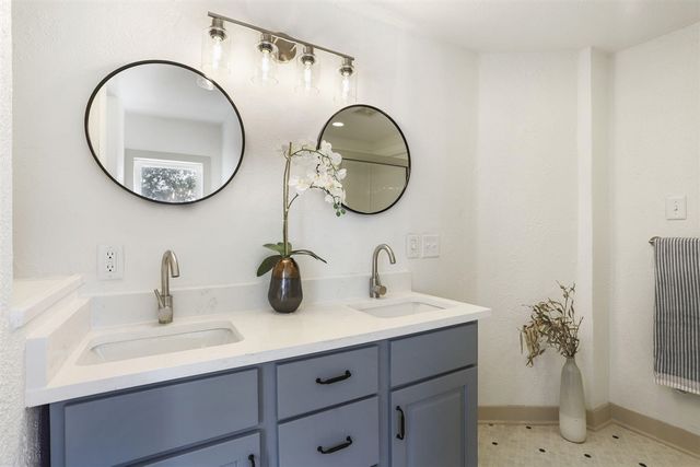 222 Oak Street, South Haven, MI 49090