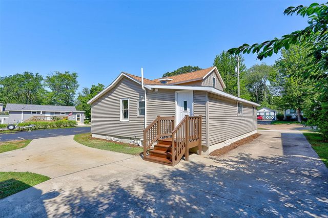 222 Oak Street, South Haven, MI 49090