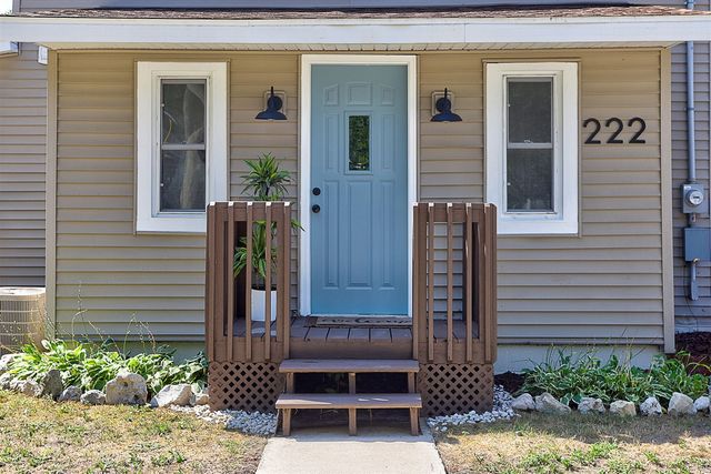 222 Oak Street, South Haven, MI 49090