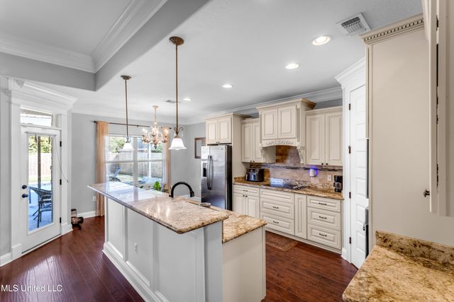 712 Champagne Drive, Biloxi, MS 39532