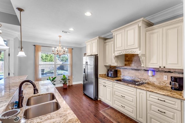 712 Champagne Drive, Biloxi, MS 39532