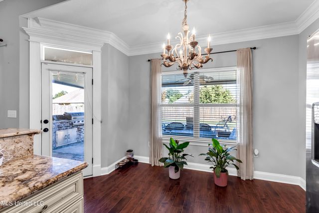 712 Champagne Drive, Biloxi, MS 39532