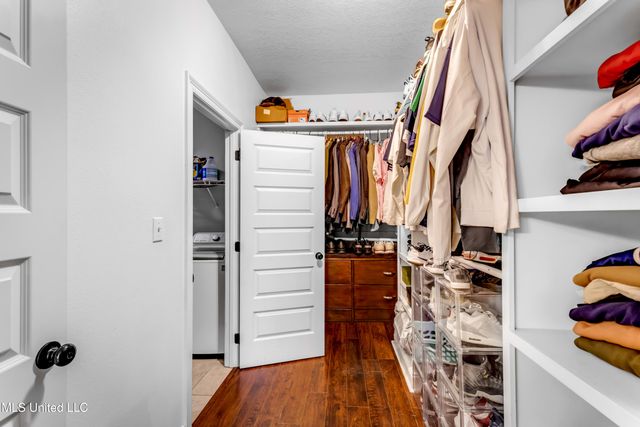 712 Champagne Drive, Biloxi, MS 39532