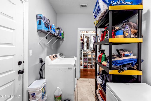 712 Champagne Drive, Biloxi, MS 39532