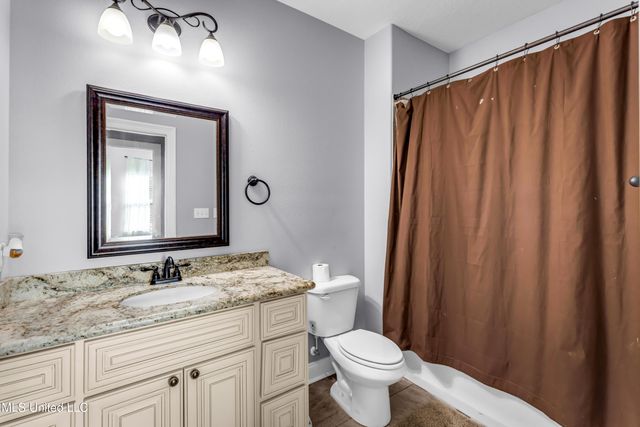 712 Champagne Drive, Biloxi, MS 39532